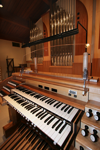 New Hope Lutheran Church organ, made by Parsons Organ Builders