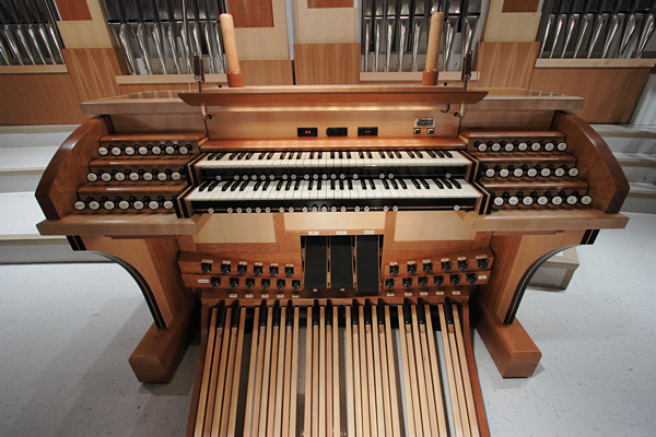 New Hope Lutheran Church organ, made by Parsons Organ Builders