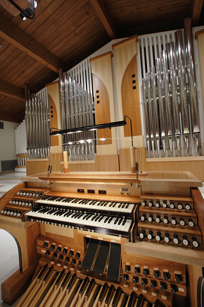 New Hope Lutheran Church organ, made by Parsons Organ Builders